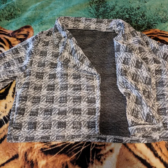 Brands New Elegant Black and White Checkered Blazer And Skirt - Picture 2 of 3